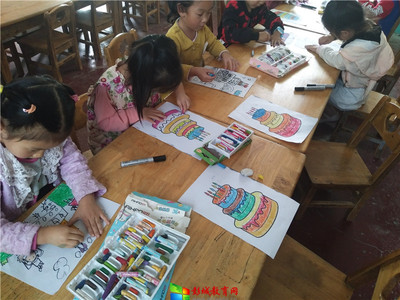 賈汪區(qū)江莊鎮(zhèn)金蘋果幼兒園開展&ldquo;我為祖國媽媽慶生日&rdquo;主題活動