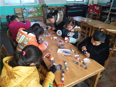 賈汪區江莊鎮金蘋果幼兒園--自制彩色石膏娃娃