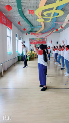 迎著朝陽動起來--金蘋果幼兒園教師律動操培訓(xùn)全記錄