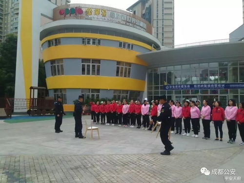 站好平安的護學崗——圖記天府公安巡警大隊校園安保行動于金蘋果幼兒園
